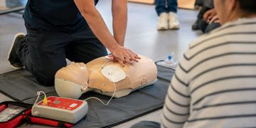 Alcalá enseñará RCP y uso del desfibrilador durante las Ferias en un taller para adultos