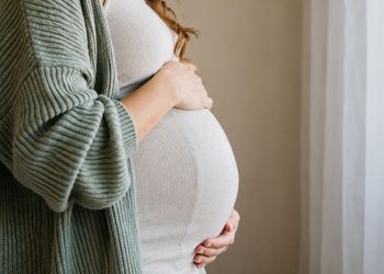 Las madres de Alcalá de hasta 35 años podrán cobrar 14.500 euros al tener su tercer hijo