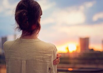 Las mujeres víctimas de violencia en Alcalá pueden recibir ayudas directas de hasta 12.420 euros según su situación familiar