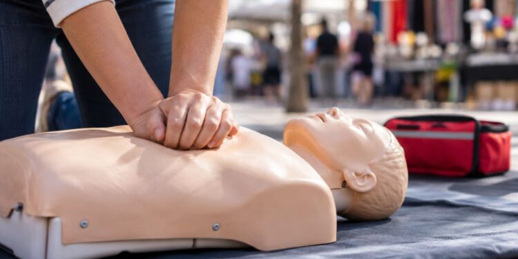 Alcalá enseñará este lunes a practicar RCP en el mercadillo para actuar ante una parada cardiaca 1 RCP en el mercadillo