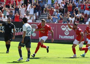 La RSD Alcalá firma una goleada ante la Gimnástica Segoviana con cinco tantos en El Val