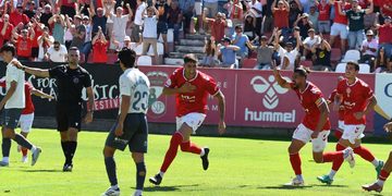 La RSD Alcalá firma una goleada ante la Gimnástica Segoviana con cinco tantos en El Val