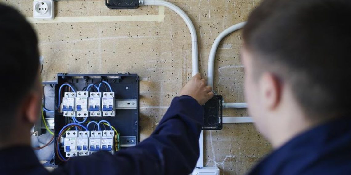 La Comunidad de Madrid amplía el Cheque Formación para jóvenes desempleados y eleva algunas ayudas hasta los 3.000 euros 1 electricista