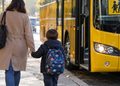Familias de Alcalá pueden pedir hasta 1.100 euros si sus hijos no pueden usar una ruta escolar contratada