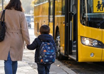 Familias de Alcalá pueden pedir hasta 1.100 euros si sus hijos no pueden usar una ruta escolar contratada