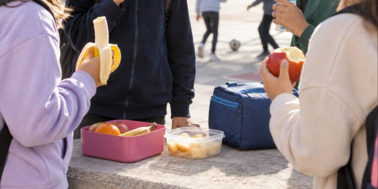 Los colegios de Alcalá pueden apuntarse hasta el 30 de septiembre al programa gratuito de fruta y leche 1 fruta y leche