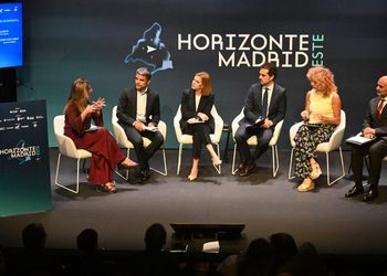 Alcalá acoge un foro con alcaldes y empresas del Este para abordar vivienda, movilidad y digitalización