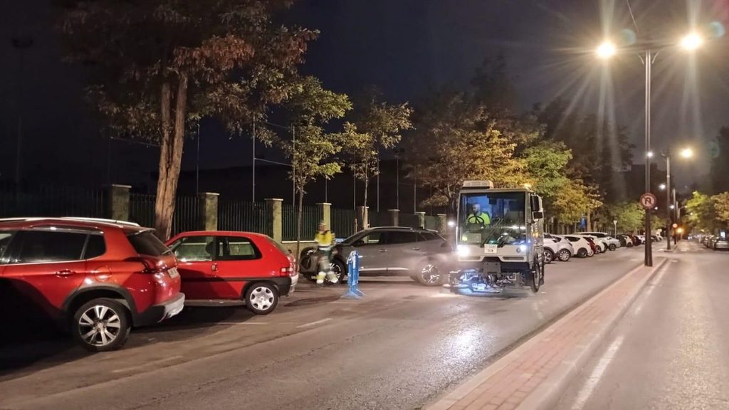 Después de nueve días de Ferias y Fiestas, las calles de Alcalá despiertan limpias y sin resaca 1 limpieza calles alcala 2