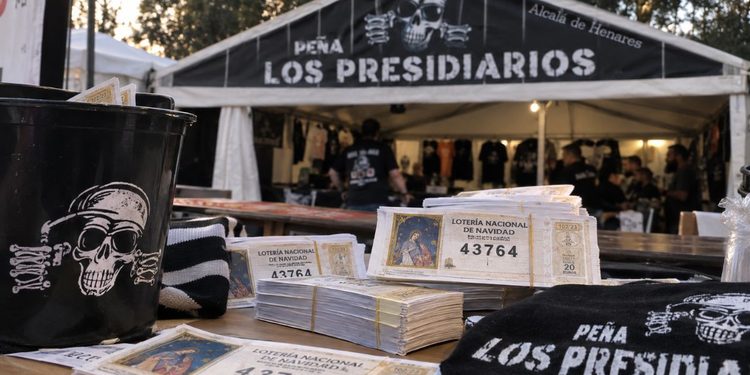 Roban 50 participaciones de la Lotería de Navidad de una peña de Alcalá: estos son los números anulados 1 Imagen creada con IA
