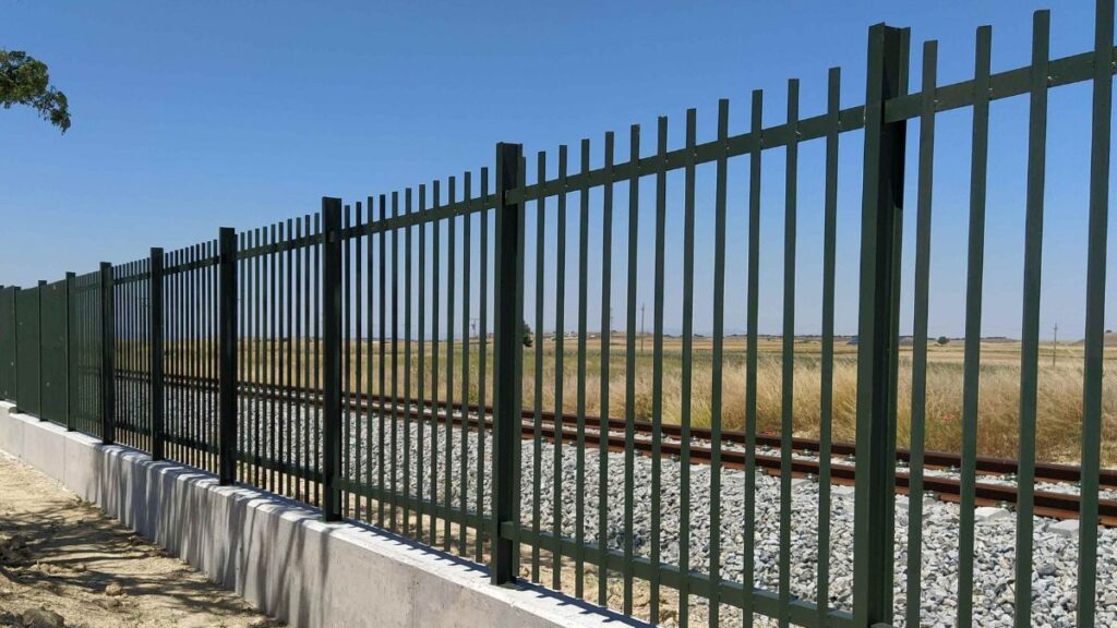 Adif refuerzará con nuevos vallados las vías de Cercanías en Alcalá para evitar intrusiones y pasos indebidos 1 nuevos vallados