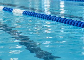 La Escuela Municipal de Natación de Alcalá cierra este jueves las nuevas inscripciones para los niveles de iniciación