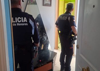 Desalojan una vivienda de la calle José María Pemán de Alcalá tras una sentencia del TSJM