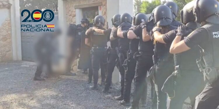 Una denuncia en Alcalá destapa una presunta trama para quedarse con viviendas de mayores: hay 32 detenidos 1 Foto: prensa.policía.es
