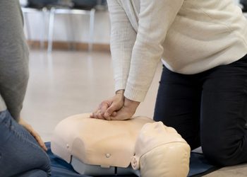Alcalá ofrece seis días de actividades gratuitas para aprender RCP, medir el riesgo cardiovascular y manejar recursos sanitarios