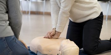 Alcalá ofrece seis días de actividades gratuitas para aprender RCP, medir el riesgo cardiovascular y manejar recursos sanitarios