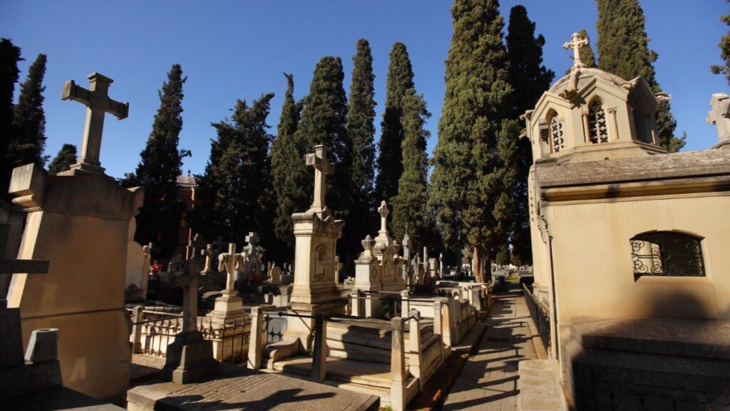 El Cementerio Viejo de Alcalá: la historia de San Roque, construido en 1834 y ampliado a lo largo de dos siglos 1 El Cementerio Viejo de Alcala