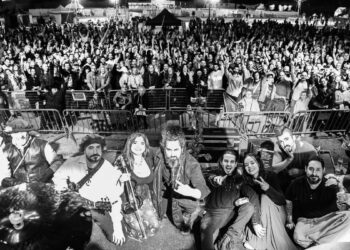 Kinnia lleva a Don Quijote y Sancho Panza al escenario en un multitudinario concierto durante el Mercado Cervantino de Alcalá