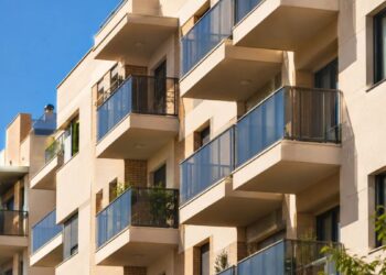 Tres nuevas entidades se sumarán al programa de hipotecas para comprar la primera vivienda en Alcalá