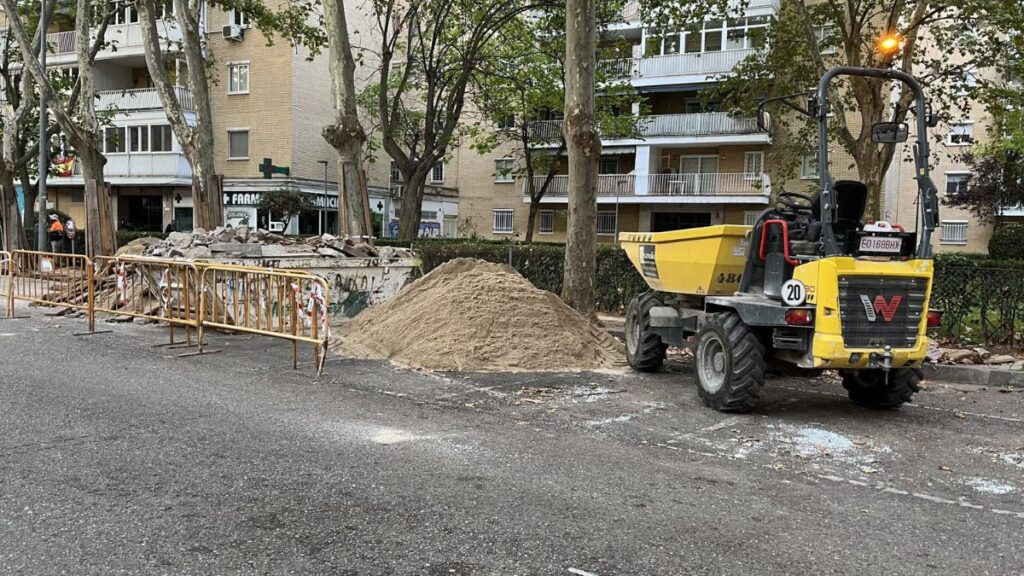 Alcalá inicia nuevas obras en la acera oeste de la calle Toledo para mejorar el pavimento y la accesibilidad peatonal 1 acera oeste de la calle Toledo