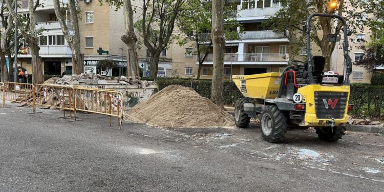 Alcalá inicia nuevas obras en la acera oeste de la calle Toledo para mejorar el pavimento y la accesibilidad peatonal 1 acera oeste de la calle Toledo