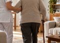 El envejecimiento y la soledad de miles de mayores impulsan la atención domiciliaria en la recta final del año