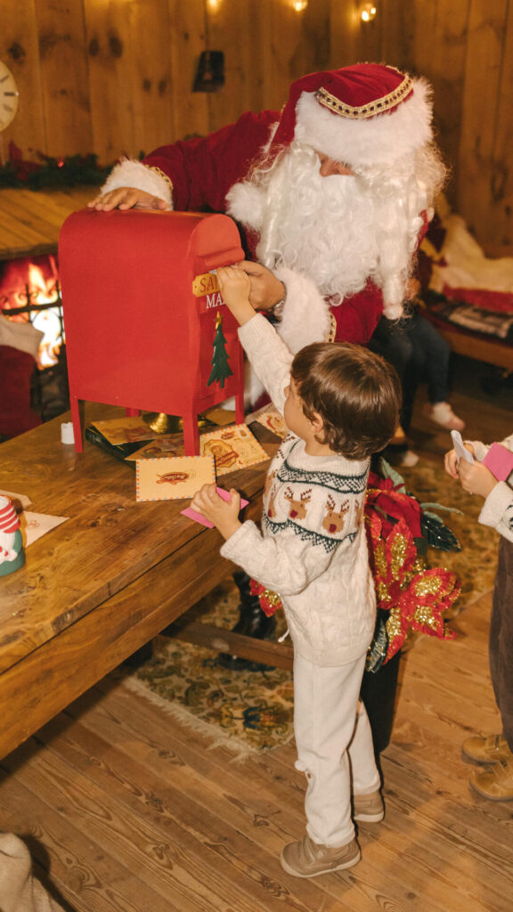 La Casita de Navidad vuelve a Alcalá de Henares con visitas a Papá Noel, los Reyes Magos y actividades familiares 9 crop 1080x1920 izq