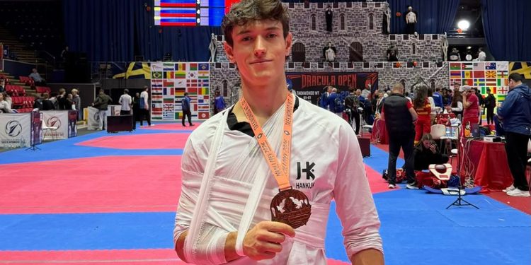 El alcalaíno David Bello logra el bronce en Rumanía en su regreso al taekwondo internacional a pesar de sufrir una grave lesión en semifinales 1 david bello medalla