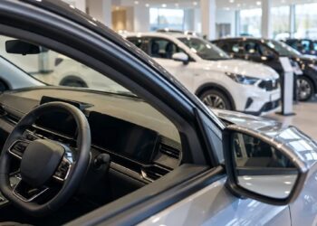 Alcalá Desarrollo publica dos vacantes indefinidas para comerciales de automoción con incorporación prevista el 19 de octubre
