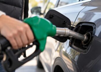 La rebaja fiscal de gasolina y diésel seguirá en octubre con 20 céntimos por litro y durará hasta diciembre