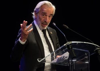 Imanol Arias recibe el Premio Ciudad de Alcalá de las Artes y las Letras durante la gala de los galardones culturales 6 Imanol Arias recibe el Premio Ciudad de Alcalá de las Artes y las Letras durante la gala de los galardones culturales