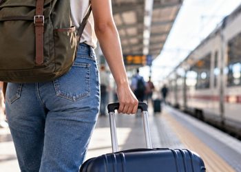 Los jóvenes de Alcalá nacidos en 2008 pueden pedir desde este jueves un bono gratuito para viajar por Europa