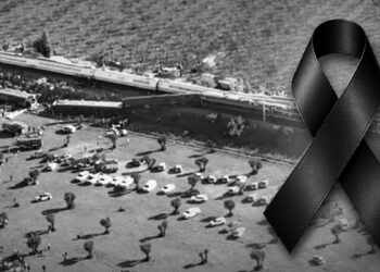 Minuto de silencio este miércoles a las 20:00 por las víctimas del accidente ferroviario de Toledo 2 Crespón negro sobre imagen en blanco y negro del accidente ferroviario, composición gráfica de homenaje