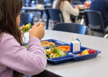 Las familias de Alcalá tienen una nueva oportunidad para solicitar las becas de comedor hasta el 16 de noviembre