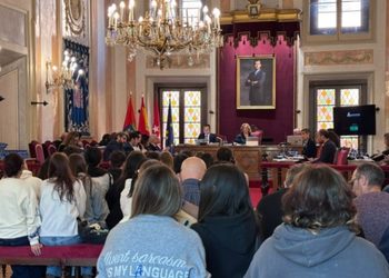 Un error al votar de un concejal del PP habría permitido aprobar una moción para reforzar el Centro de Adicciones de Alcalá