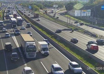Nueva jornada de atascos en la A-2 con nueve kilómetros de tráfico lento desde Alcalá hacia Madrid