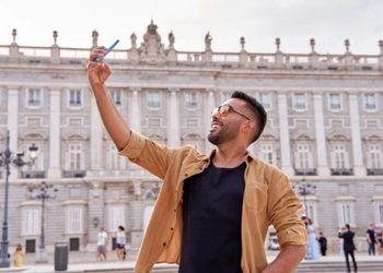 La Comunidad de Madrid reforma su Ley de Turismo para regular los hostales y las áreas de autocaravanas y ampliar los derechos de los viajeros