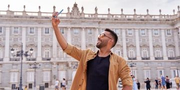 La Comunidad de Madrid reforma su Ley de Turismo para regular los hostales y las áreas de autocaravanas y ampliar los derechos de los viajeros