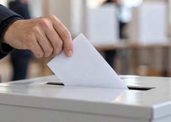 Los vecinos de Alcalá desplazados temporalmente al extranjero tienen hasta el 31 de octubre para solicitar el voto 2 Los vecinos de Alcalá desplazados temporalmente al extranjero tienen hasta el 31 de octubre para solicitar el voto